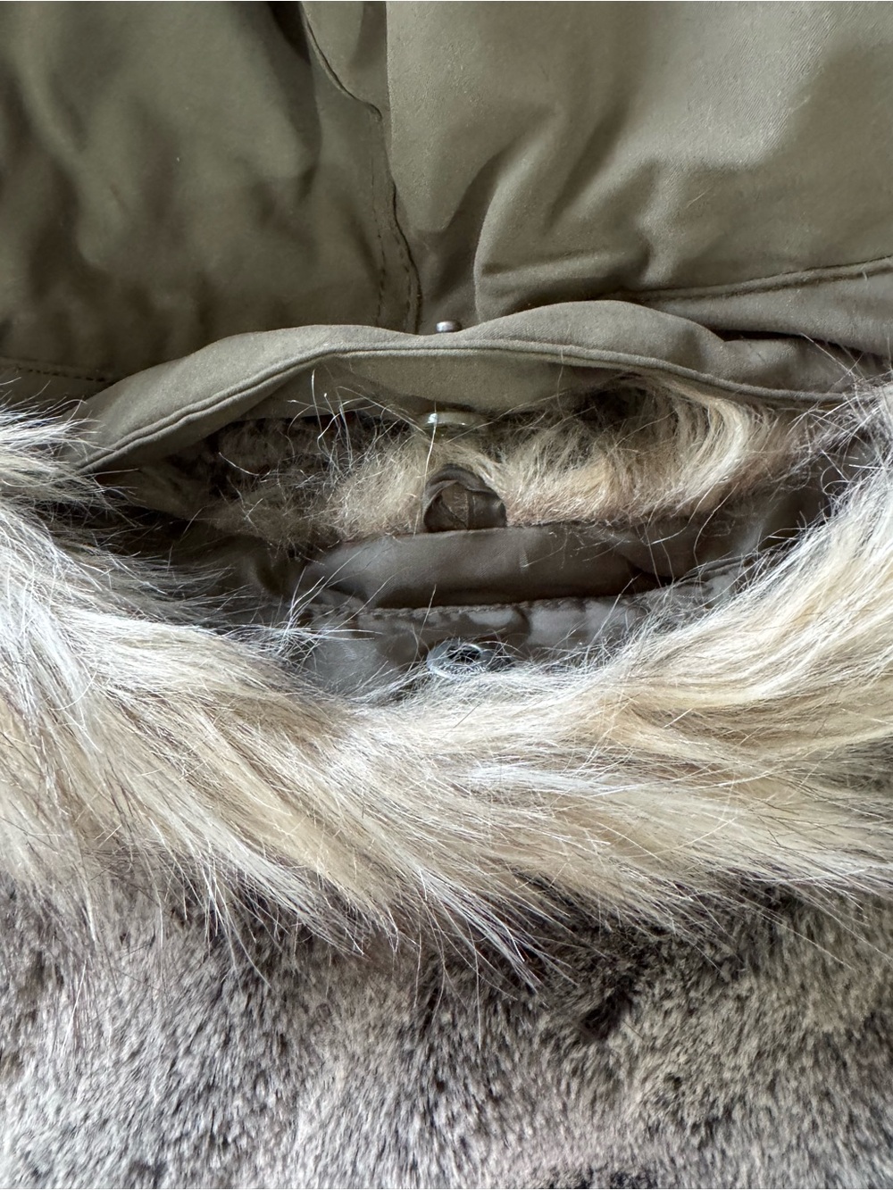 Hollister olive green sherpa-lined faux-fur trimmed hooded parka Size large - Picture 10 of 13